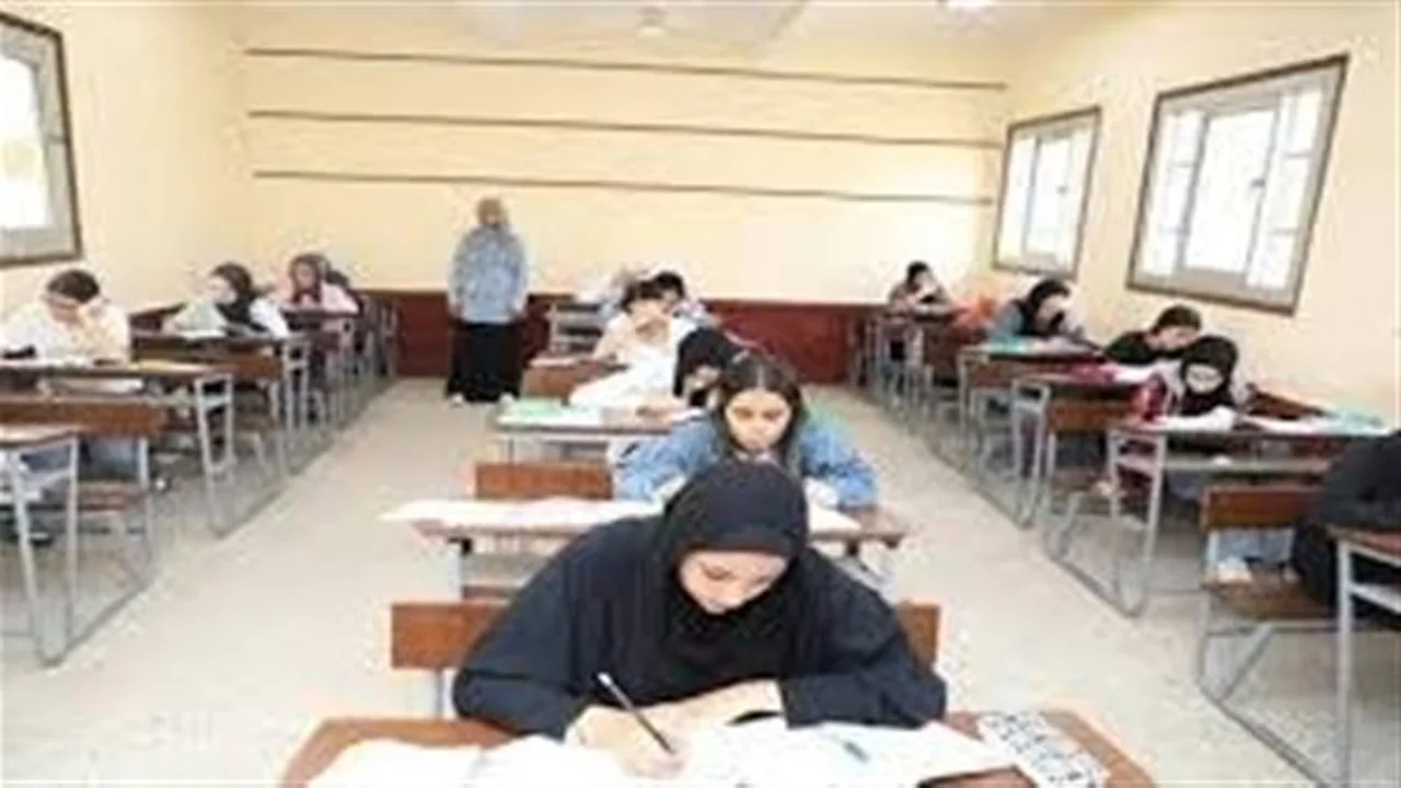 موعد امتحانات الثانوية العامة 2026 وتأثير تداخلها مع إجازة نصف العام على جدول الطلاب